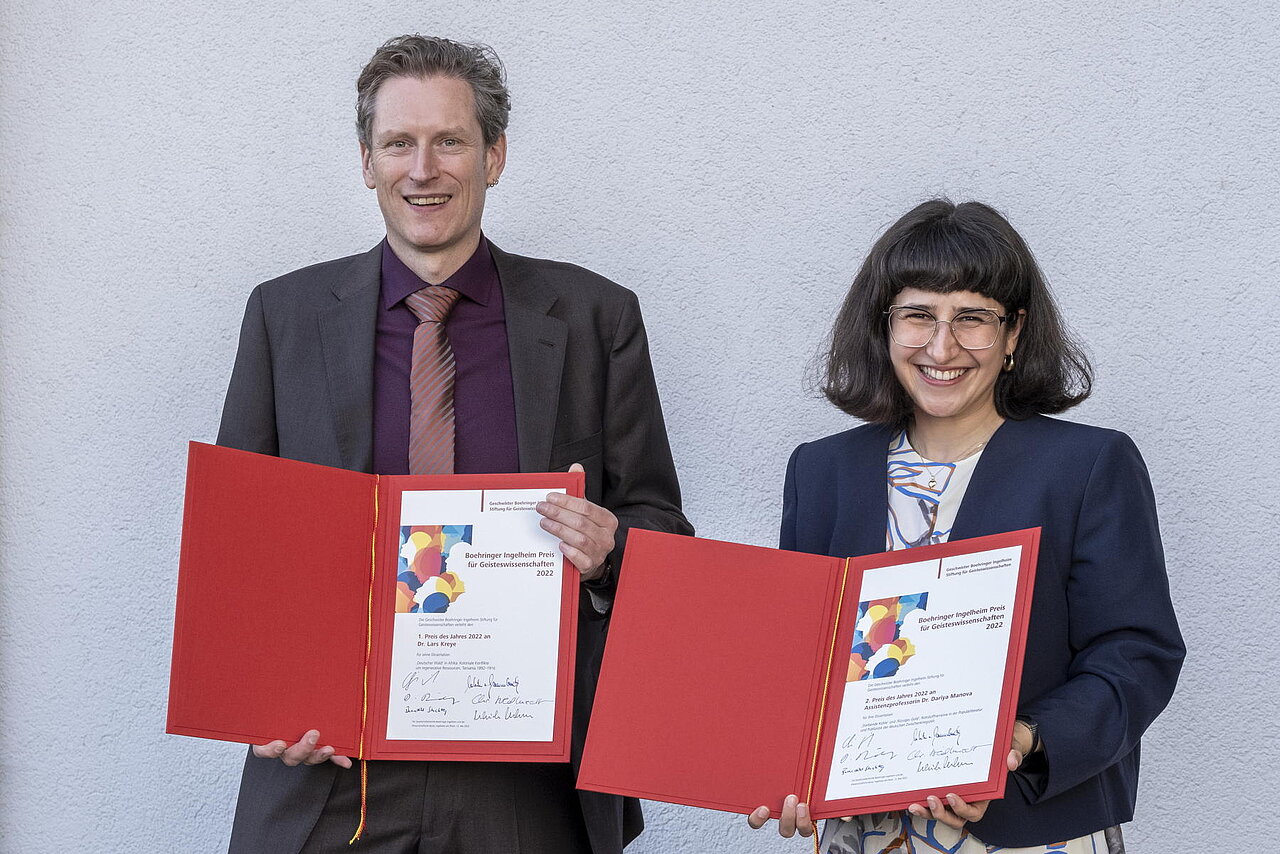 Dr. Lars Kreye (1. Preis) und Ass.-Prof. Dariya Manova (2. Preis) erhielten den Wissenschaftspreis der Geschwister Boehringer Ingelheim Stiftung für Geisteswissenschaften.